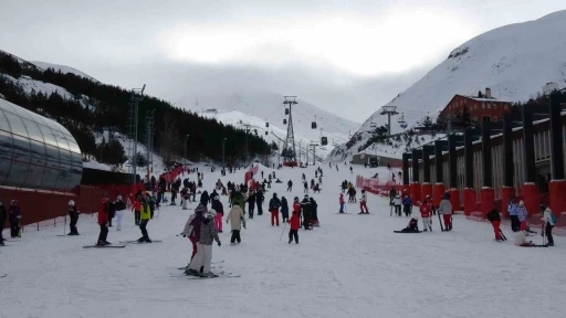 Paland&ouml;ken s&ouml;mestir tatilinde ilgi odağı
