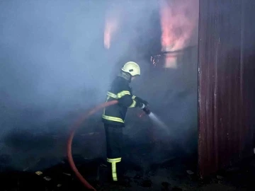 Palet fabrikası alev alev yandı: Hasar b&uuml;y&uuml;k
