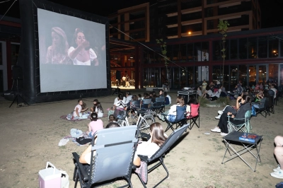 Pancar Deposu&rsquo;nda A&ccedil;ık Havada Sinema Keyfi