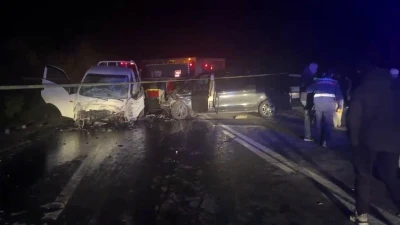 Panelvan ile kamyonet &ccedil;apıştı: 1 &ouml;l&uuml;, 3 yaralı