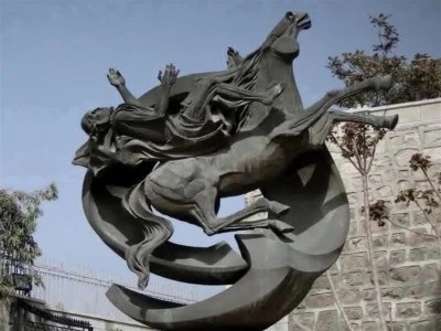 Papa&rsquo;nın hediye ettiği Aziz Paul heykeli &ccedil;alındı