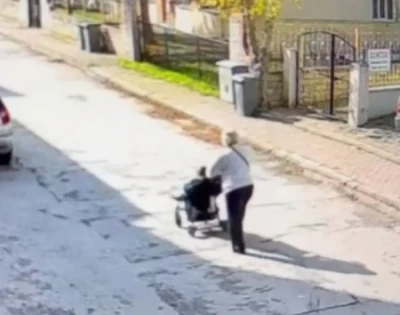 Para dolu &ccedil;antayı arabanın &uuml;st&uuml;nde unuttu