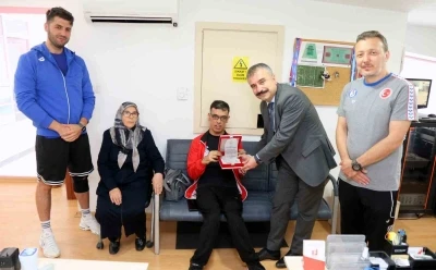 Paralimpik Milli Sporcu Mehmet Bakır Eğilmez&rsquo;e anlamlı ziyaret
