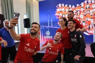 Paralimpik milli takımı t&ouml;ren eşliğinde Fransa&rsquo;ya uğurlandı
