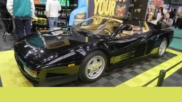 Paris&rsquo;te a&ccedil;ılan sergide klasik ve modern otomobillere b&uuml;y&uuml;k ilgi
