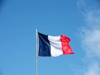 Paris'te bı&ccedil;aklı saldırı: 3 yaralı