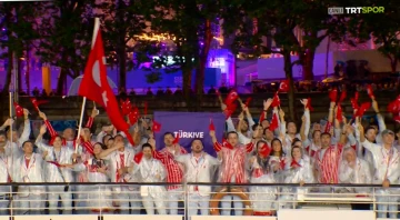 Paris'te Sen Nehri'nde Olimpiyat a&ccedil;ılışı ş&ouml;lene d&ouml;nd&uuml;