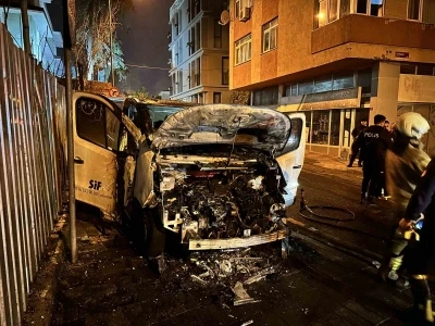 Park halindeki ara&ccedil; alev alev yandı