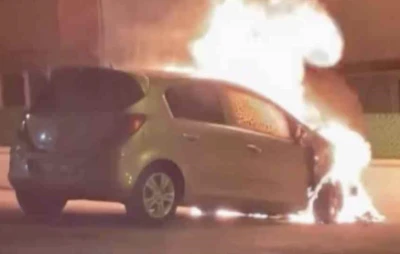 Park halindeki otomobil alevlere teslim oldu