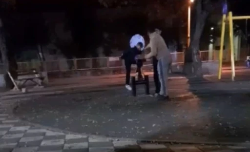 Parka tekmelerle zarar verdiler: "Hedefimiz &ccedil;ocuklar değil, aileleri"
