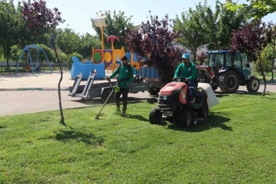 Parklar yaz mevsimine hazırlanıyor
