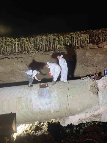 Patlayan sulama borusunda onarım &ccedil;alışması
