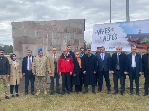 Patnos&rsquo;ta fidanlar toprakla buluştu
