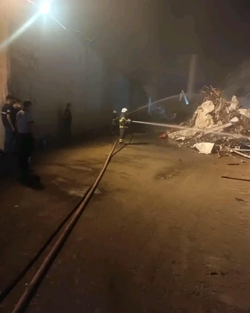 Payas&rsquo;ta hurdalık alanda &ccedil;ıkan yangın s&ouml;nd&uuml;r&uuml;ld&uuml;
