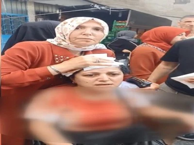 Pazarcıyla, m&uuml;şteri kadın arasında armut kavgası