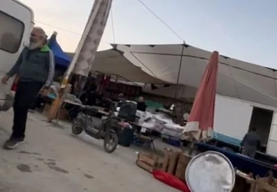 Pazarda uyuşturucu satarken yakalandı