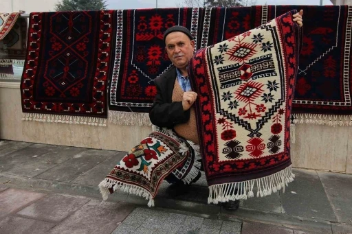&ldquo;Pazırık&rsquo;tan Yağcıbedir&rsquo;e el dokuma halı&rdquo; sergisi İzmir&rsquo;de a&ccedil;ılıyor

