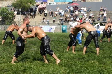 Pehlivanlar er meydanına &ccedil;ıktı