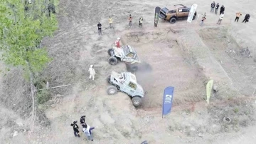 Arazi ara&ccedil;larının parkurları aştığı yarışta adrenalin had safhada