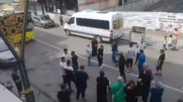 Pendik&rsquo;te İETT otob&uuml;s&uuml;n&uuml;n &ccedil;arptığı binanın sakinleri, yıkılan bina &ouml;n&uuml;nde eylem yaptı
