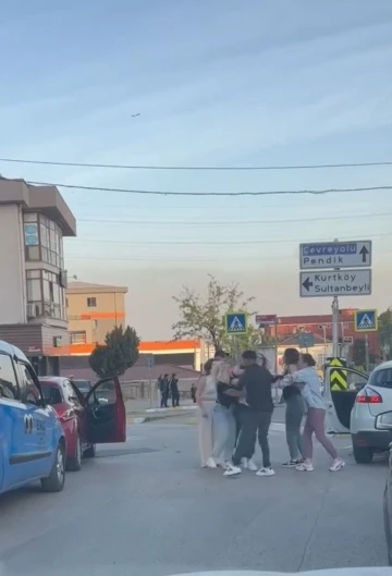 Pendik&rsquo;te kadın s&uuml;r&uuml;c&uuml;ler kavga etti, tekmeler havada u&ccedil;uştu
