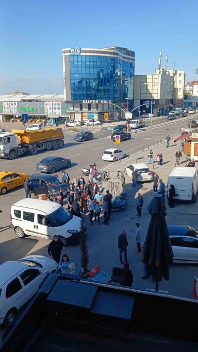 Pendik&rsquo;te kırmızı ışık ihlali kaza getirdi: 5 yaralı
