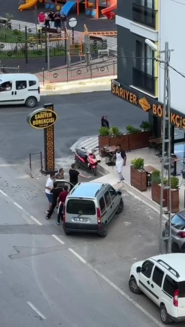 Pendik&rsquo;te taciz iddiasıyla b&ouml;rek&ccedil;inin savaşa alanına d&ouml;nd&uuml;ğ&uuml; olayda yeni g&ouml;r&uuml;nt&uuml;ler ortaya &ccedil;ıktı
