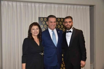 Perin&ccedil;ek ve Sarıg&uuml;l sosyal medya gecesinde buluştu
