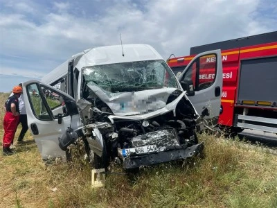 Personel servisi, tankere &ccedil;arptı: 16 yaralı
