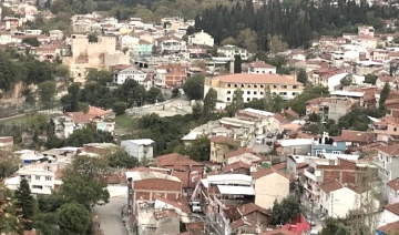 Pınarbaşı'nda 13 daire ve 5 d&uuml;kkanlı apartman icradan satılık