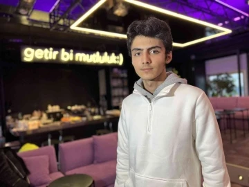 Piyano &ccedil;alan kurye hayalini anlattı