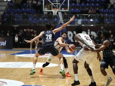 PizzaBulls Bordo Bandırma, T&uuml;rk Telekom'u rahat ge&ccedil;ti