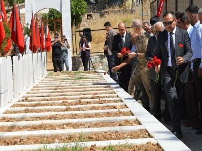 PKK'lı ter&ouml;ristlerin 39 yıl &ouml;nce şehit ettiği 30 kişi anıldı