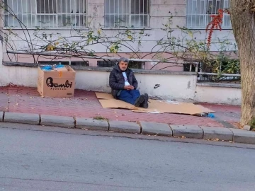 PKK ter&ouml;r &ouml;rg&uuml;t&uuml; tarafından oğlu ka&ccedil;ırılan babadan HDP binası &ouml;n&uuml;nde oturma eylemi
