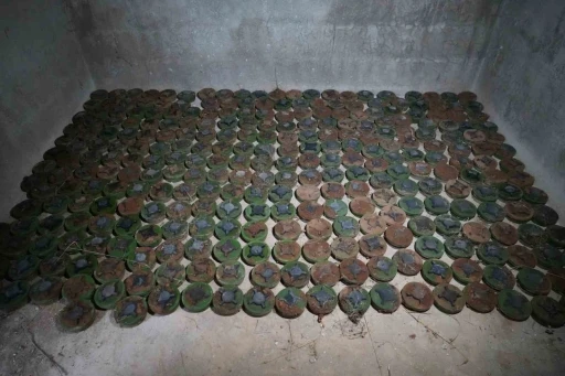 PKK/YPG M&uuml;nbi&ccedil;&rsquo;te zeytin bah&ccedil;esine y&uuml;zlerce mayın d&ouml;şedi