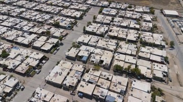 PKK/YPG nedeniyle Irak'taki kamplarda kalan ve evlerine d&ouml;nemeyen Suriyeliler yardım bekliyor