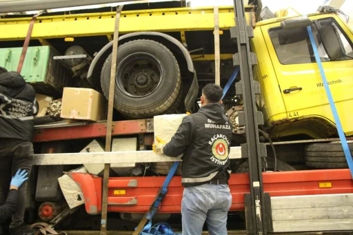 Plakaların değiştirilme girişimi 16 bin 500 ka&ccedil;ak elektronik sigarayı yakalattı
