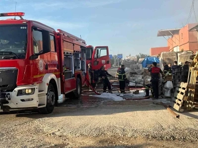 Plastik su tesisatı deposunda yangın
