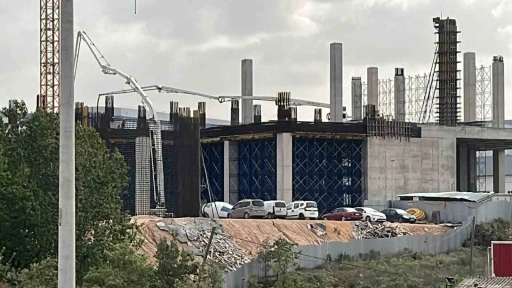 Platformdan d&uuml;şen 2 inşaat iş&ccedil;isi yaralandı
