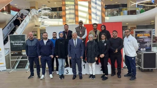 Plato AVM&rsquo;de &ouml;ğretmenlerin masa tenisi heyecanı
