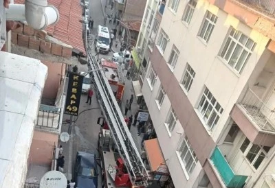 Yangında mahsur kalan 4 kişi kurtarıldı