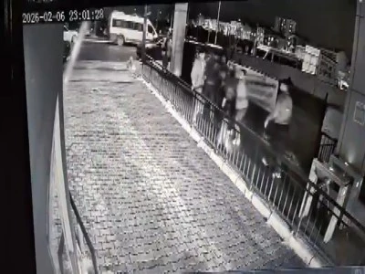 Polis memuru ve eşini sokak ortasında darbettiler
