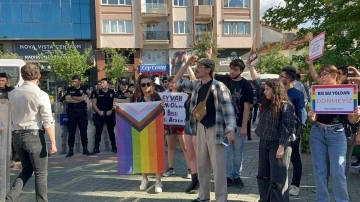 Polis m&uuml;dahalesiyle g&ouml;zaltına alınan 10 LGBT&rsquo;li eylemciden 4&rsquo;&uuml; hakkında &lsquo;Adli kontrol&rsquo; kararı verildi
