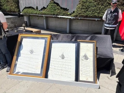 Polis, Sultan Abd&uuml;lhamid ve 3. Selim'e ait fermanları ele ge&ccedil;irdi