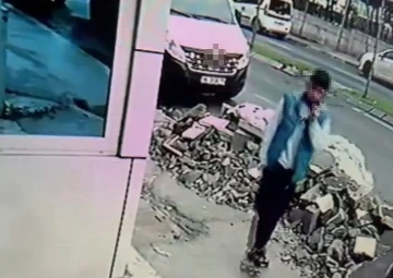 Polis s&uuml;s&uuml; verip 285 bin lira değerinde ziynet eşyası &ccedil;alan ş&uuml;pheliler yakalandı
