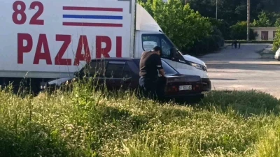 Polisin &lsquo;dur&rsquo; ihtarına uymayıp ka&ccedil;an otomobil otların arasında bulundu

