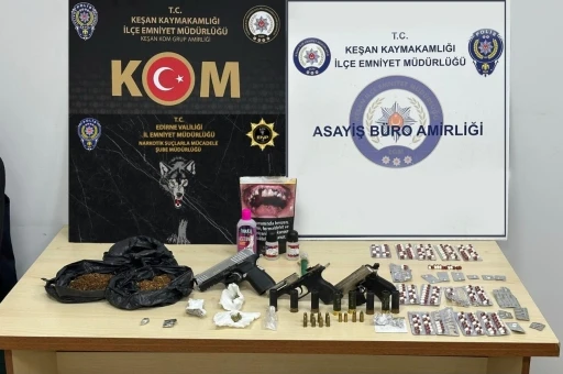 Polisin uyuşturucu ele ge&ccedil;irdiği operasyonda 20 ş&uuml;pheli g&ouml;zaltına alındı
