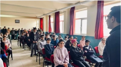 Polislerden &ouml;ğrencilere meslek tanıtımı
