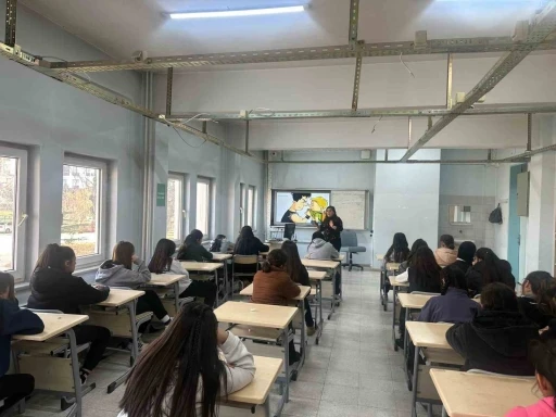 Polisten &ouml;ğrencilere g&uuml;venlik eğitimi
