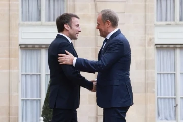 Polonya Başbakanı Tusk ile Fransa Cumhurbaşkanı Macron Paris&rsquo;te bir araya geldi
